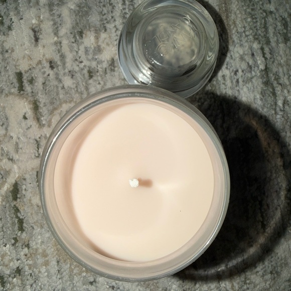 Yankee Candle Vanilla Creme Brulee Scented Jar 22 oz - Picture 3 of 3